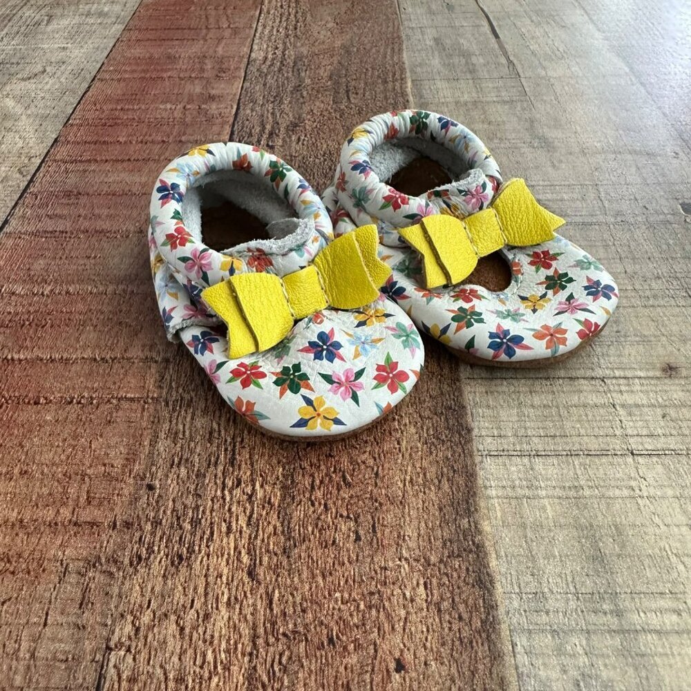 Freshly picked baby girls slip on moccasin leather floral shoes -2